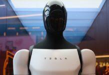 “ゲームチェンジャー”のはずが…テスラの人型ロボにネット『これ史上最悪のデモ』