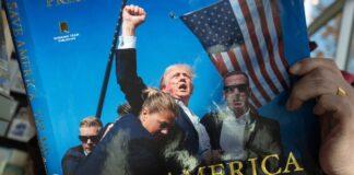 「どう見えてる?」──血に染まったガッツポーズの裏で、トランプが気にしていたもの