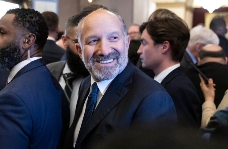 政権内部動向:ラトニックの存在感に陰り、静かに積み上がる政権のコスト