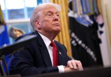 トランプ、国防生産法で除草剤生産を優先 MAGA連合に軋轢